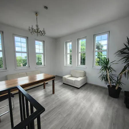 Palac Lubiechowo Apartment